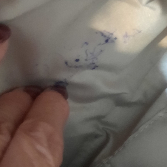 Calvin Klein Red Crossbody Bag with Sleek Design - Picture 11 of 12